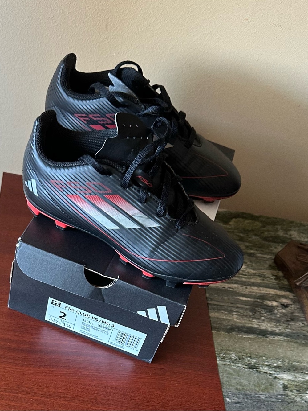 HOT Deal. Adidas Soccer/Football boots Size Kids US 2. Very good condition.